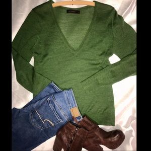 Green V-neck sweater (50% Merino wool/50% acrylic)